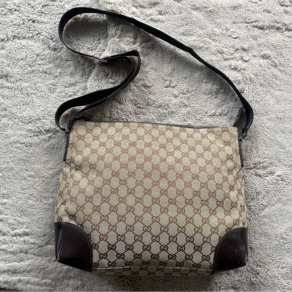 Gucci Cream and Brown Messenger Bag with Signature GG Pattern - Picture 2 of 13
